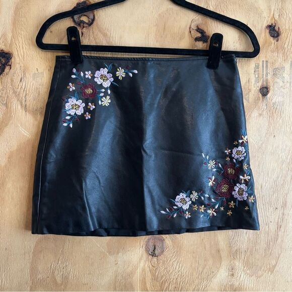 hippie laundry Dresses & Skirts - Hippie Laundry Faux Leather Embroidered Boho Mini Skirt Sz S